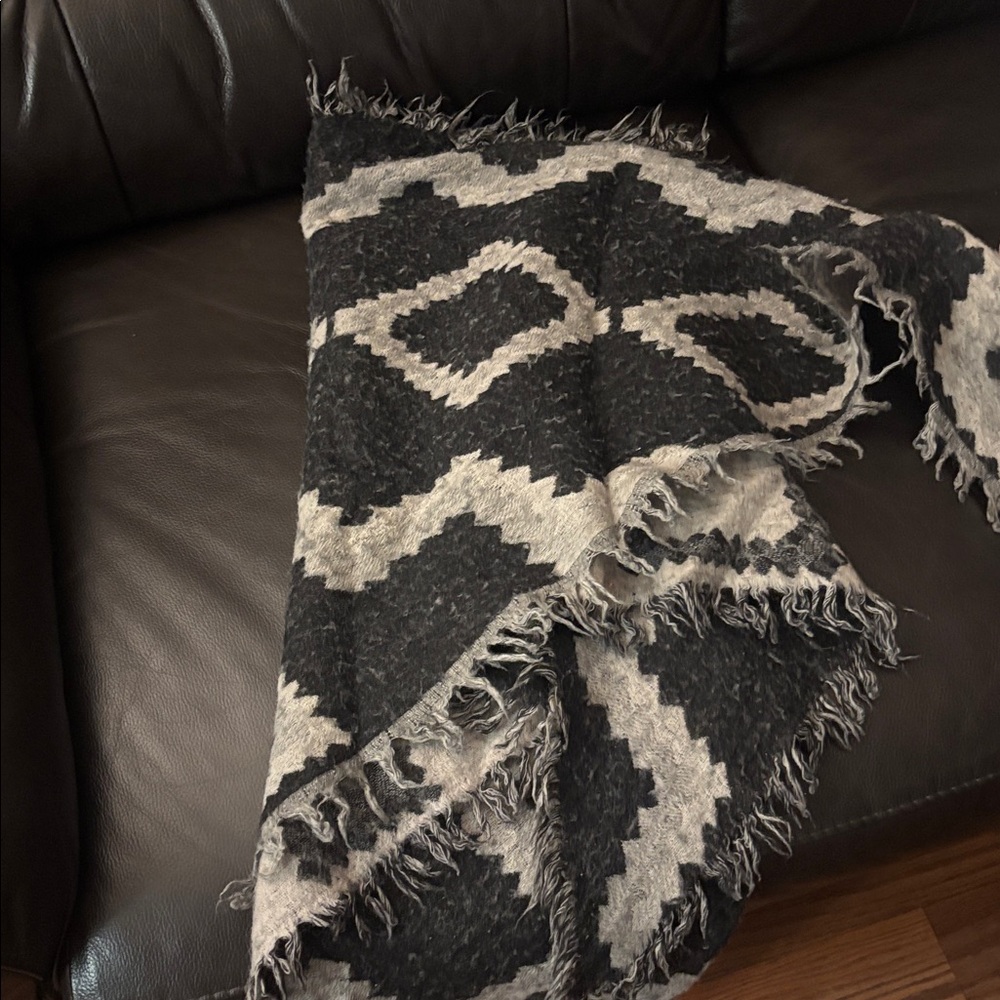 Black and grey Wilfred scarf